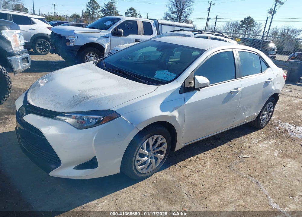 2018 TOYOTA COROLLA LE VIN: 5YFBURHE2JP796873