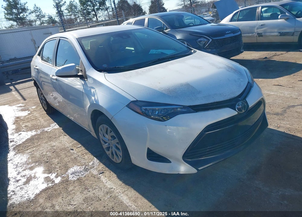 2018 TOYOTA COROLLA LE VIN: 5YFBURHE2JP796873