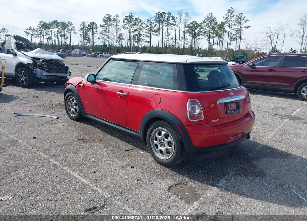 2012 MINI COOPER VIN: WMWSU3C59CT260497