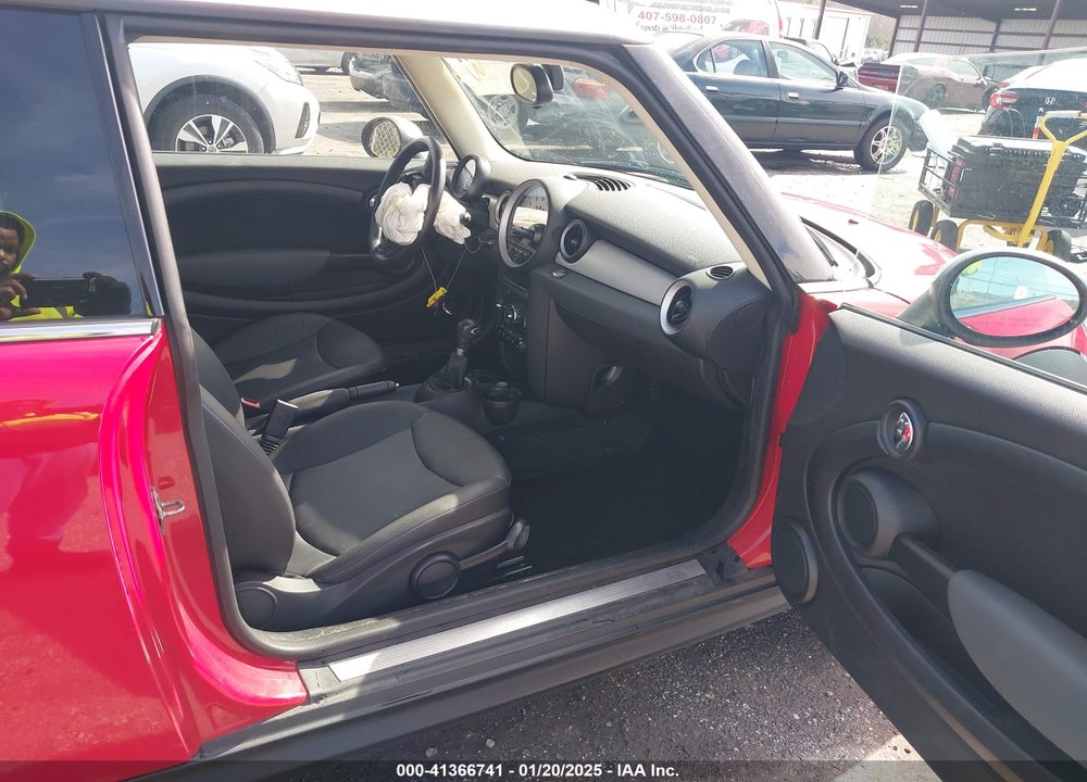 2012 MINI COOPER VIN: WMWSU3C59CT260497