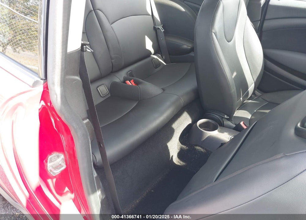 2012 MINI COOPER VIN: WMWSU3C59CT260497