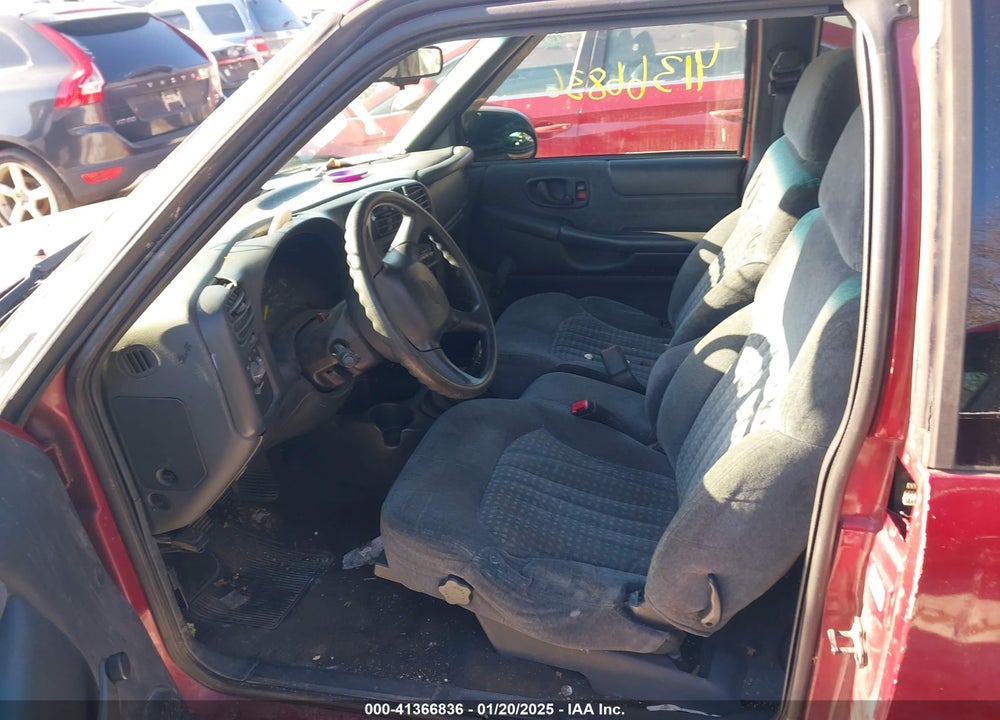 2000 CHEVROLET S-10 LS VIN: 1GCCS1944Y8149687