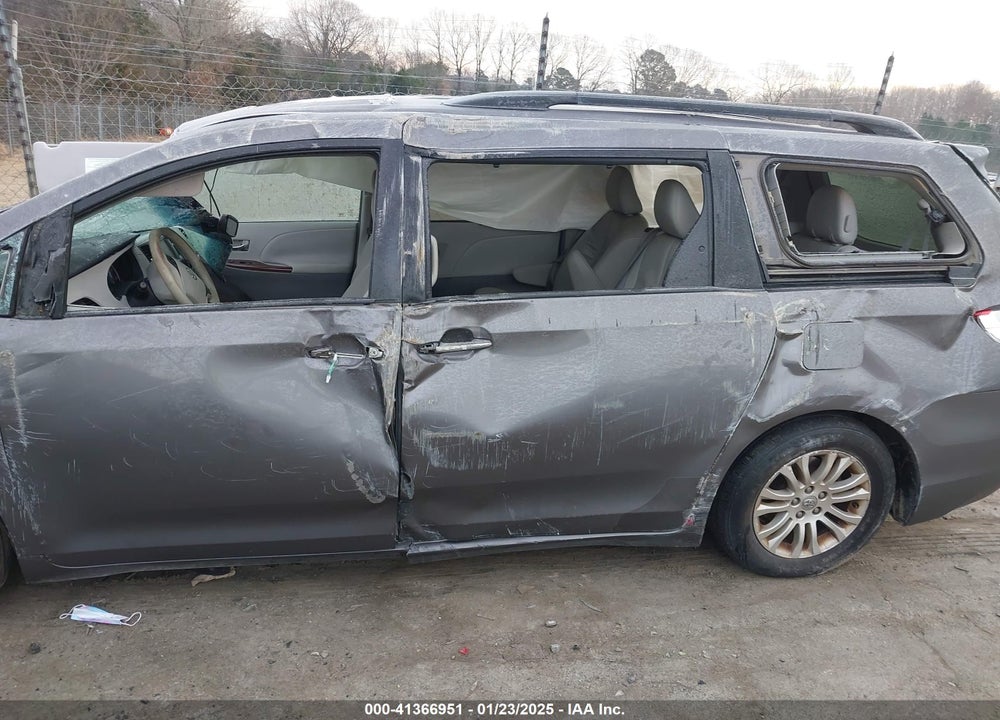 2011 TOYOTA SIENNA XLE V6 VIN: 5TDYK3DC3BS120720