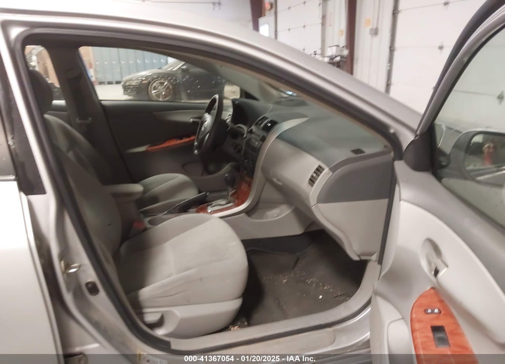 2009 TOYOTA COROLLA XLE VIN: 2T1BU40E59C125093