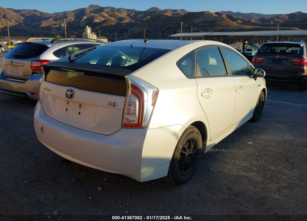 2013 TOYOTA PRIUS TWO VIN: JTDKN3DU4D5592391