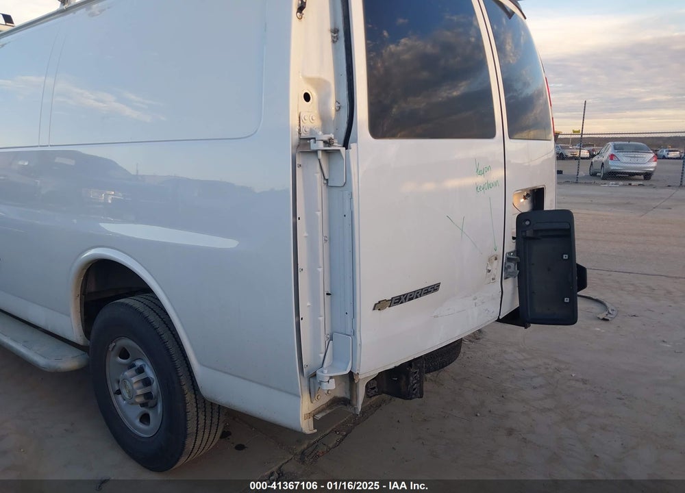 2022 CHEVROLET EXPRESS CARGO RWD 2500 REGULAR WHEELBASE WT VIN: 1GCWGAFP2N1158776