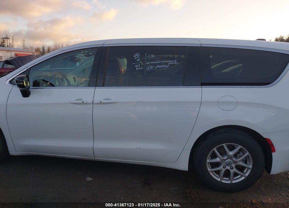 2024 CHRYSLER PACIFICA TOURING L VIN: 2C4RC1BG4RR155085