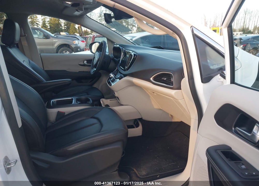 2024 CHRYSLER PACIFICA TOURING L VIN: 2C4RC1BG4RR155085