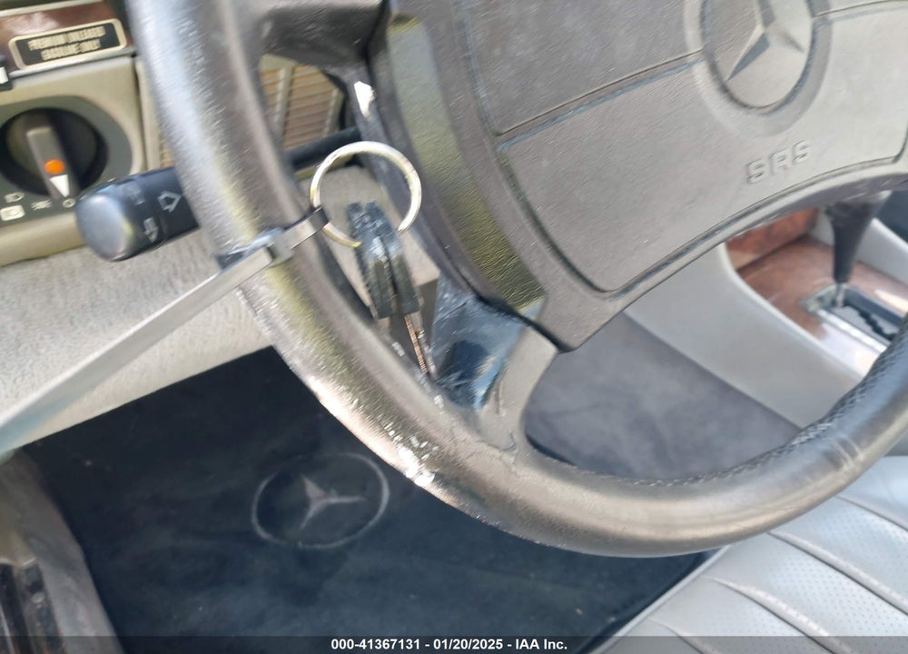 1987 MERCEDES-BENZ 560 SL VIN: WDBBA48D9HA056155