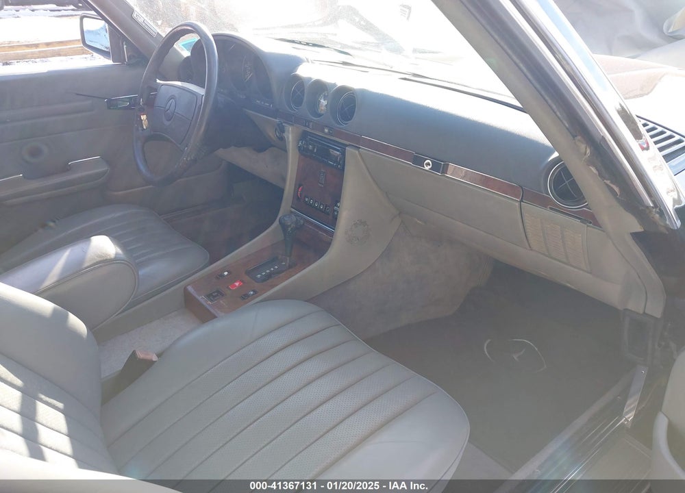 1987 MERCEDES-BENZ 560 SL VIN: WDBBA48D9HA056155