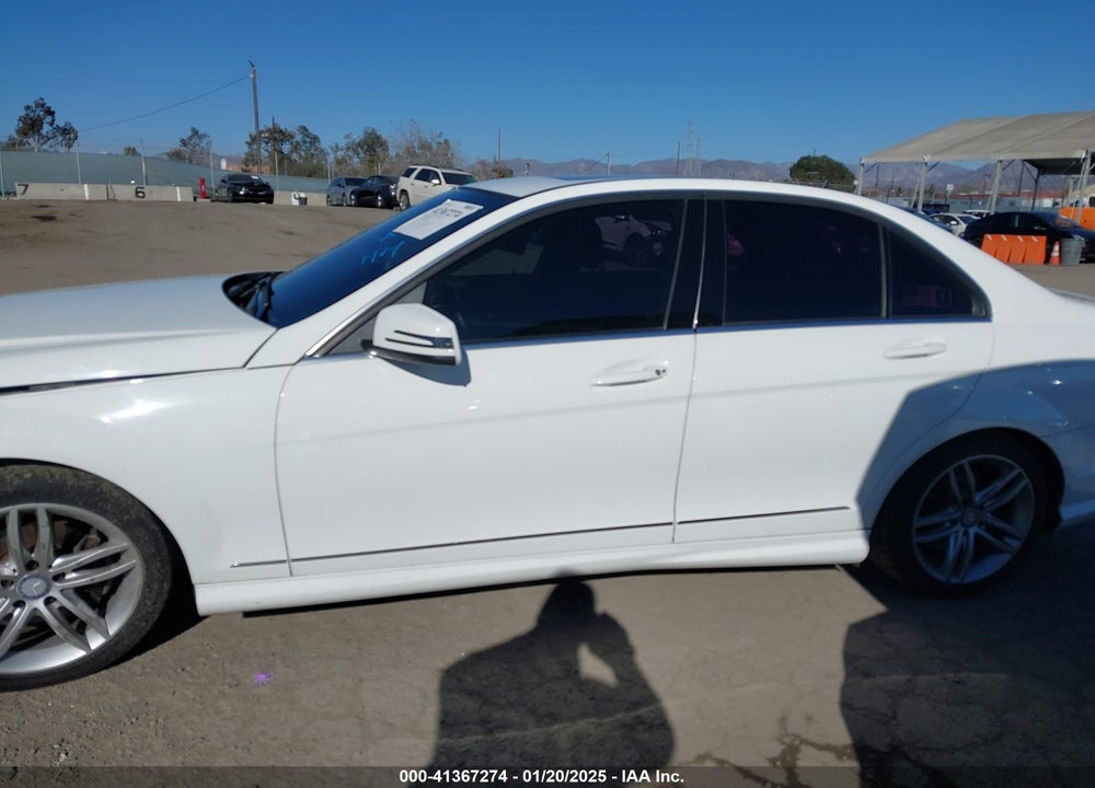 2014 MERCEDES-BENZ C 250 LUXURY/SPORT VIN: WDDGF4HB3EA935210