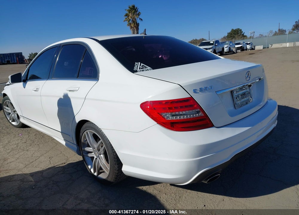 2014 MERCEDES-BENZ C 250 LUXURY/SPORT VIN: WDDGF4HB3EA935210