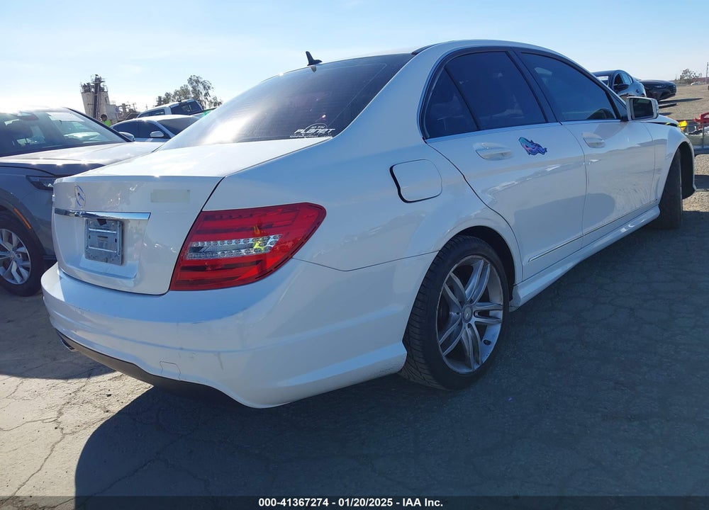 2014 MERCEDES-BENZ C 250 LUXURY/SPORT VIN: WDDGF4HB3EA935210