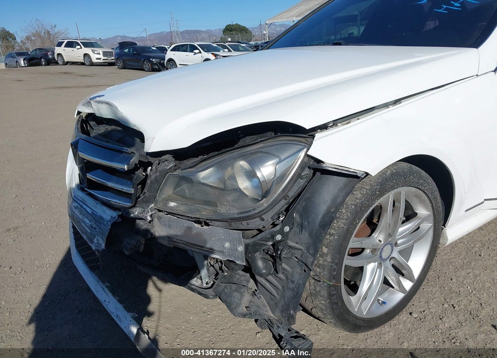 2014 MERCEDES-BENZ C 250 LUXURY/SPORT VIN: WDDGF4HB3EA935210