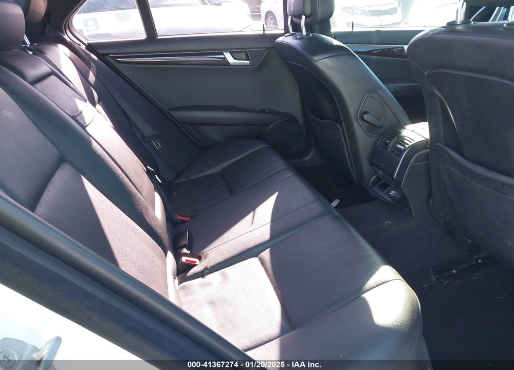 2014 MERCEDES-BENZ C 250 LUXURY/SPORT VIN: WDDGF4HB3EA935210