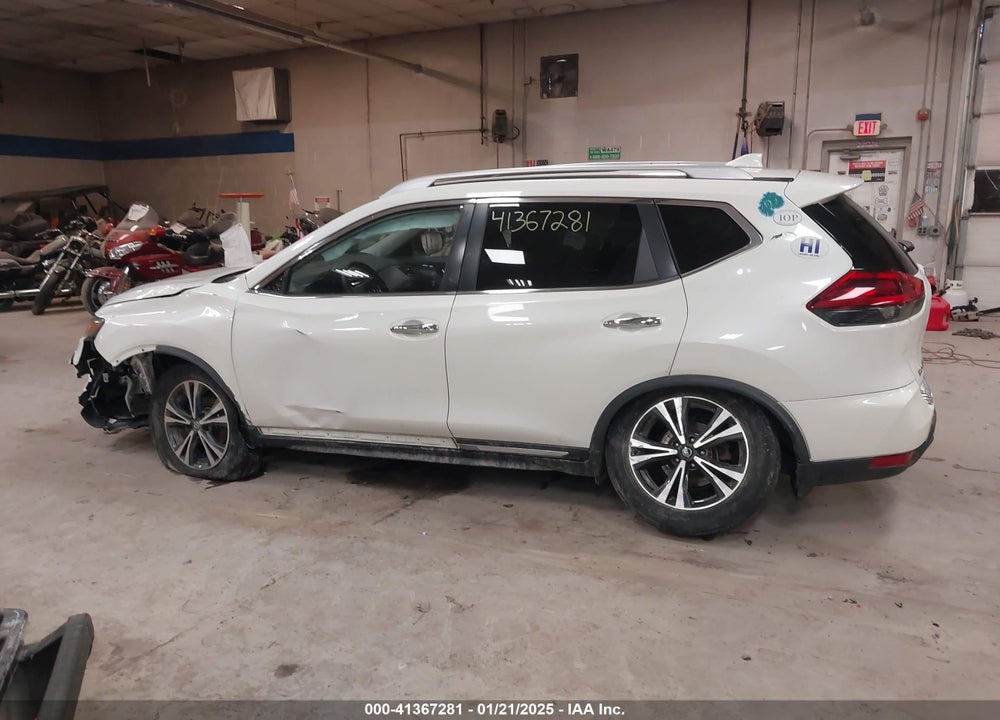 2018 NISSAN ROGUE VIN: JN8AT2MV1JW353718