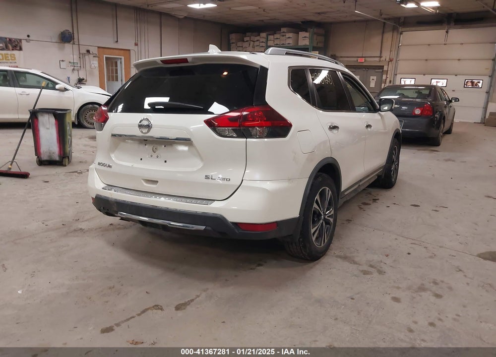 2018 NISSAN ROGUE VIN: JN8AT2MV1JW353718