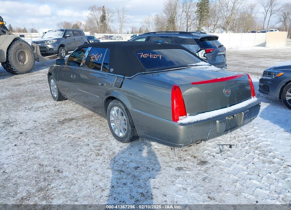 2011 CADILLAC DTS VIN: 1G6KH5E62BU150332
