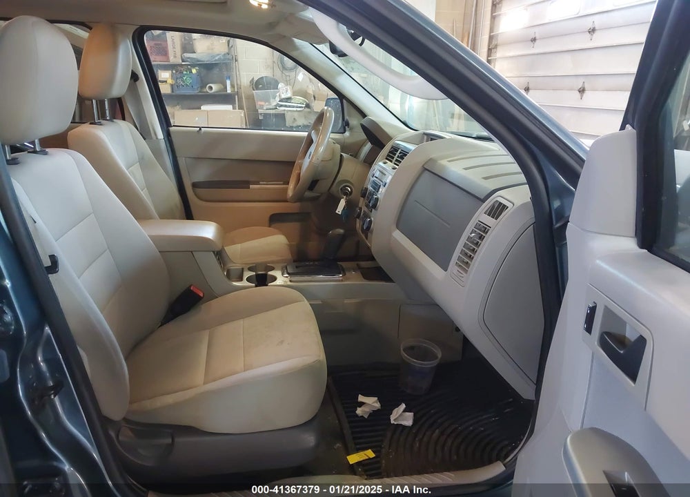 2011 FORD ESCAPE VIN: 1FMCU9D71BKC22210