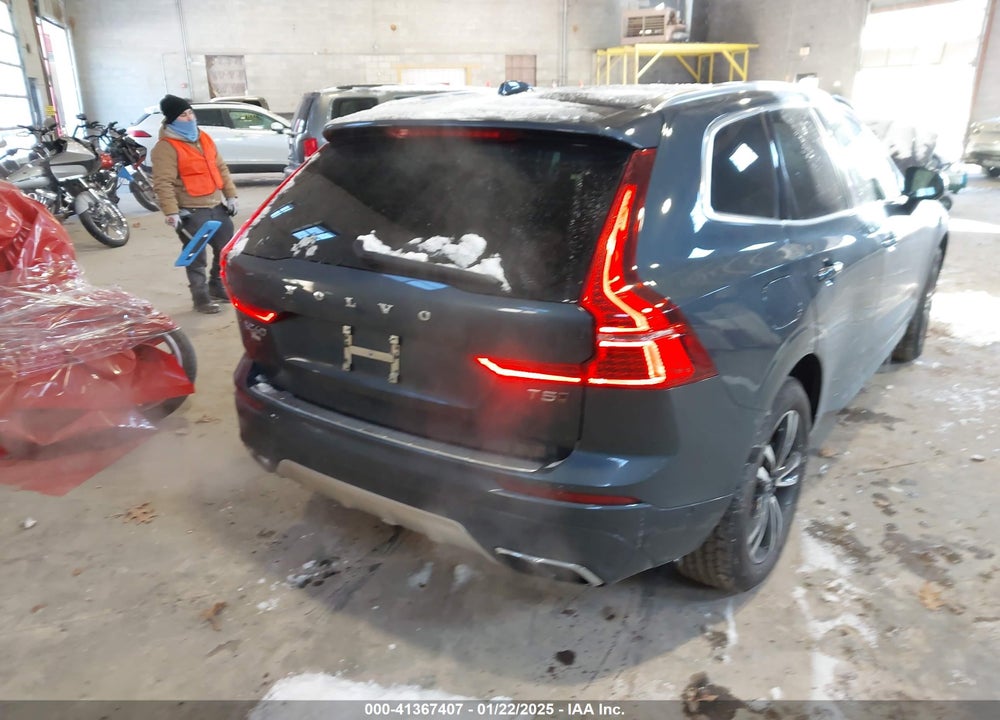 2018 VOLVO XC60 VIN: YV4102RK5J1079663