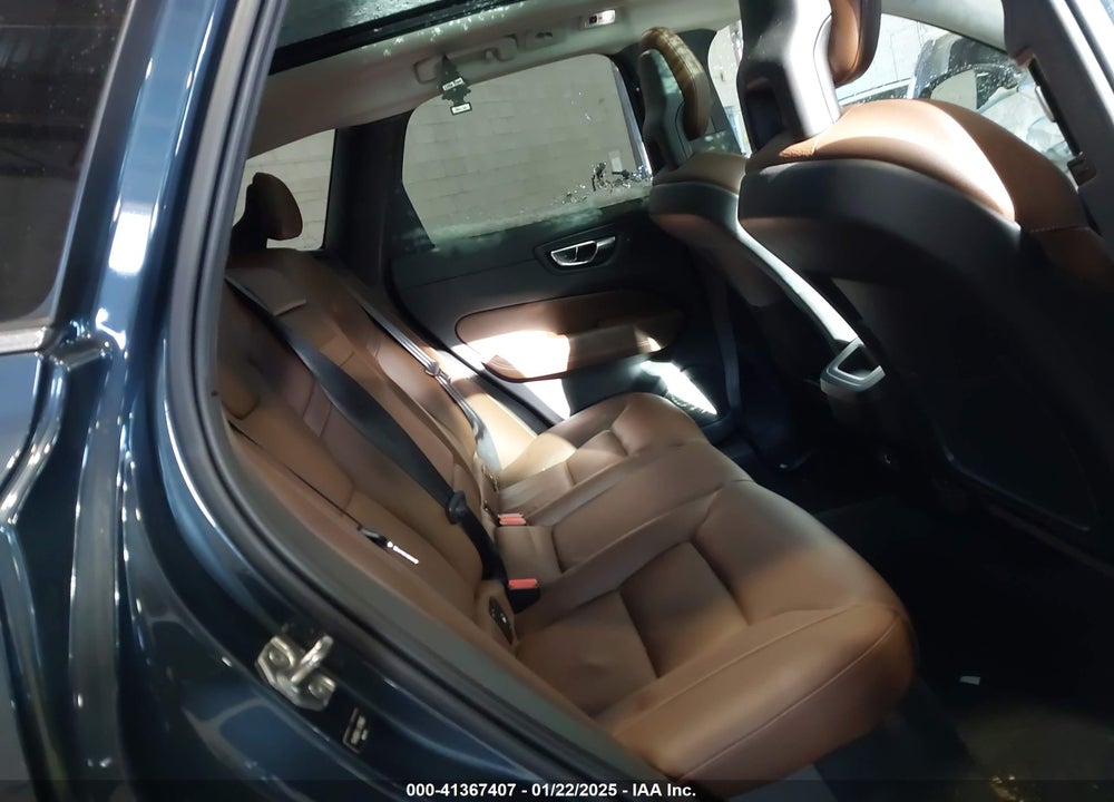 2018 VOLVO XC60 VIN: YV4102RK5J1079663