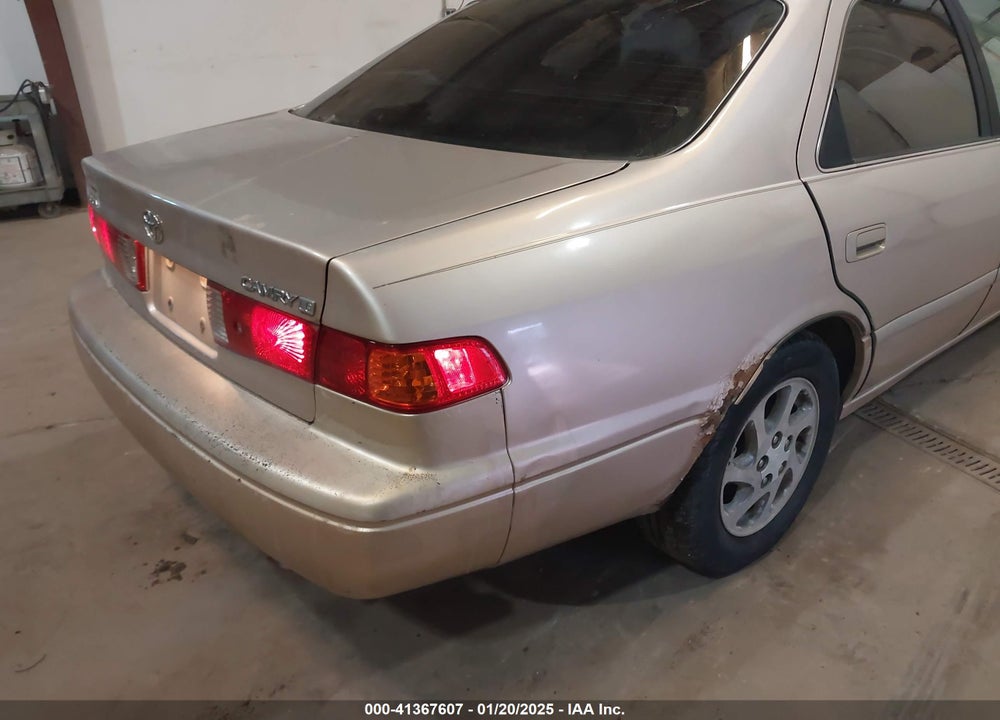 2000 TOYOTA CAMRY LE VIN: 4T1BG28K2YU962239