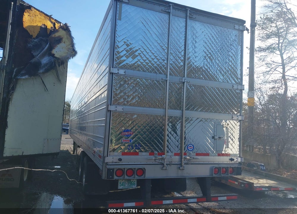 2021 UTILITY TRAILER MFG --- VIN: 1UYVS2538M6199902