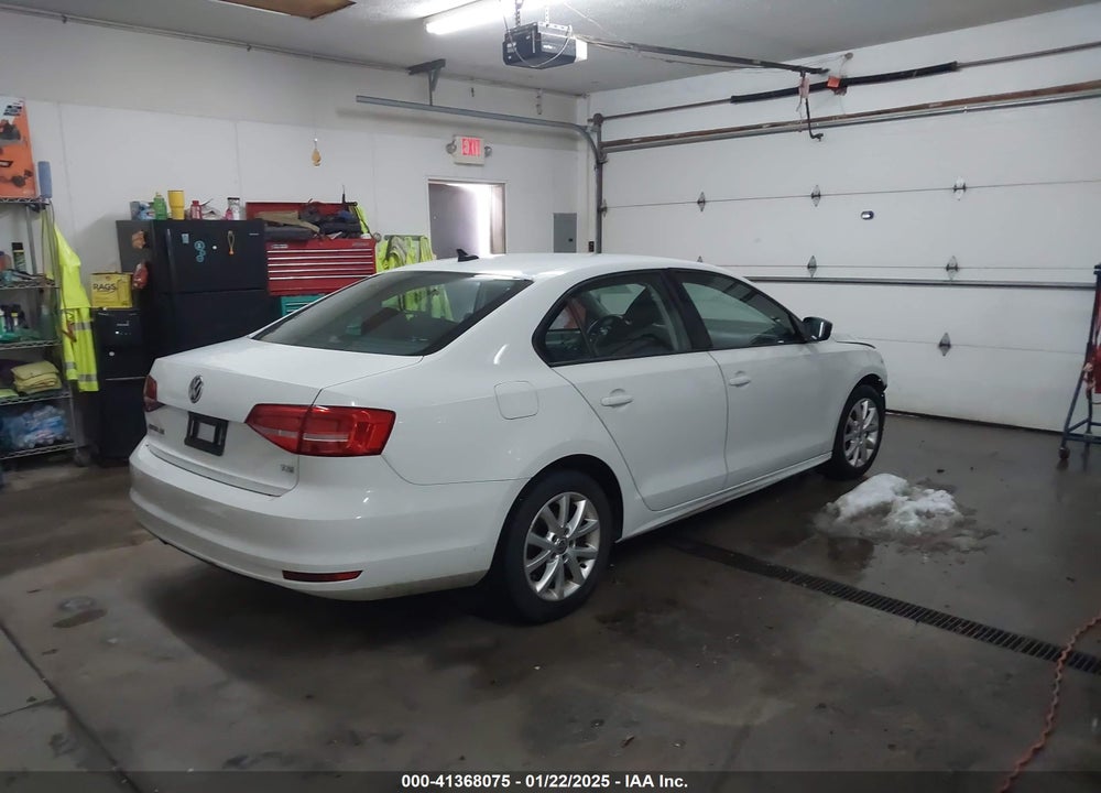 2015 VOLKSWAGEN JETTA 1.8T SE VIN: 3VWD17AJ1FM402112