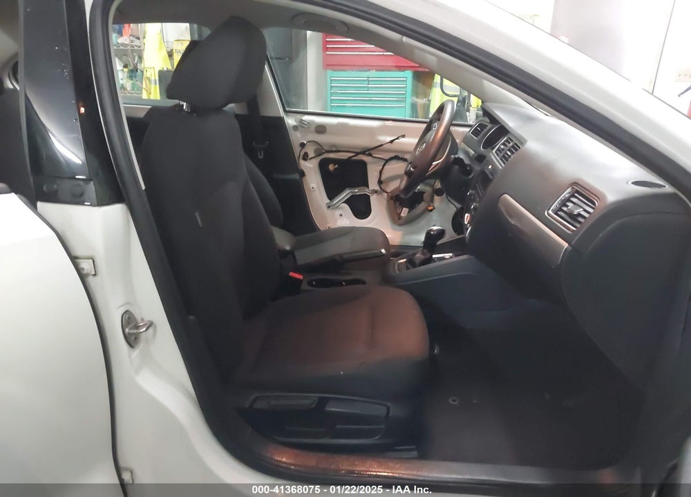 2015 VOLKSWAGEN JETTA 1.8T SE VIN: 3VWD17AJ1FM402112