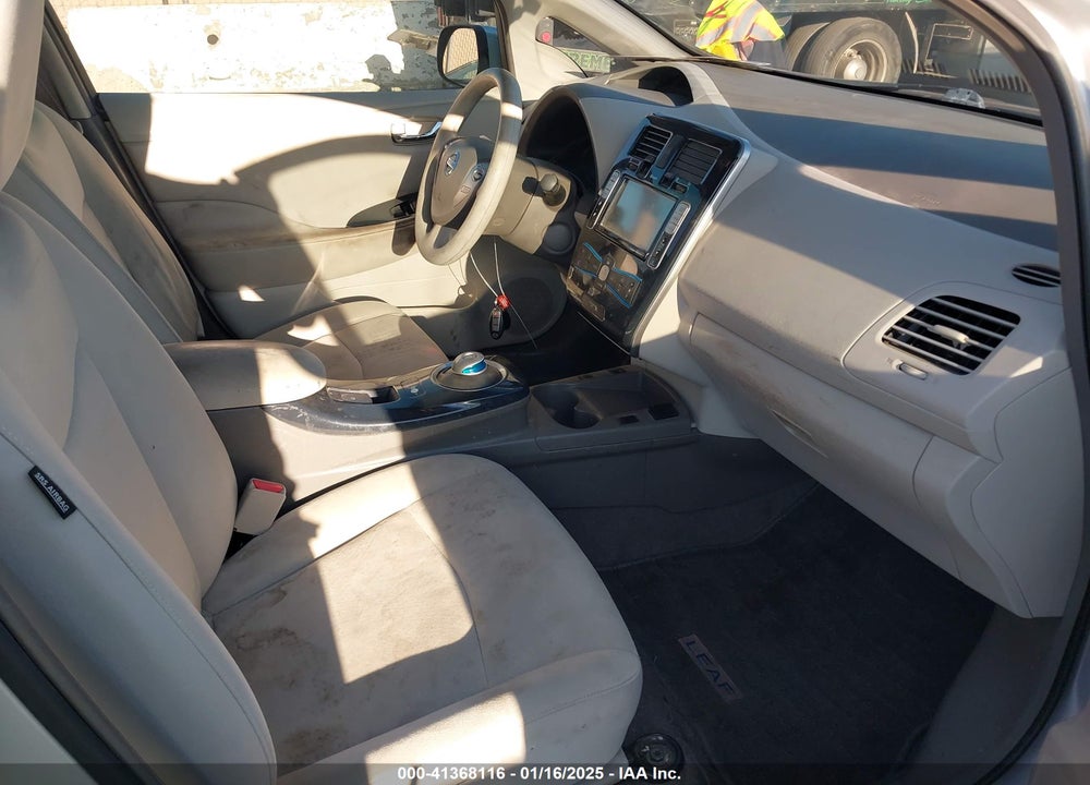 2011 NISSAN LEAF SL VIN: JN1AZ0CP9BT006841