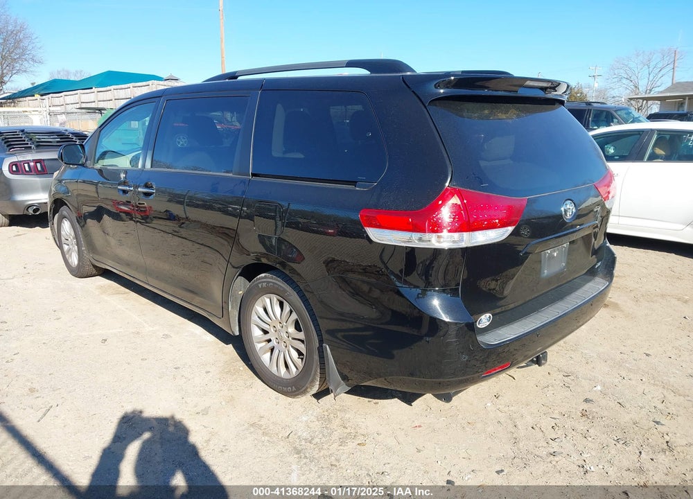 2014 TOYOTA SIENNA XLE LIMITED VIN: 5TDYK3DCXES462010