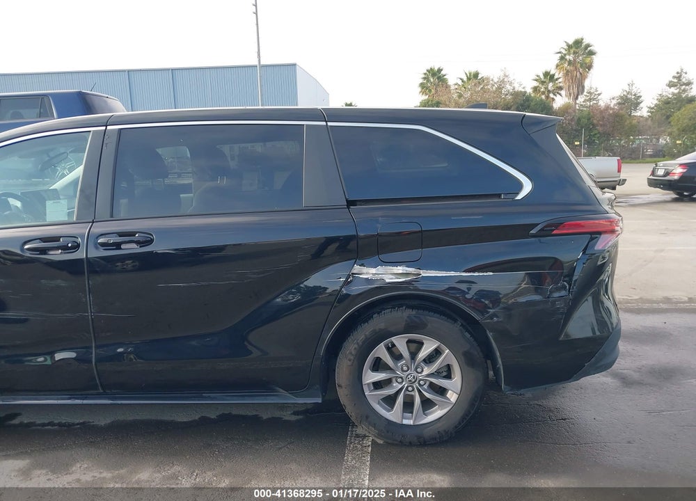2022 TOYOTA SIENNA LE VIN: 5TDKRKECXNS097242