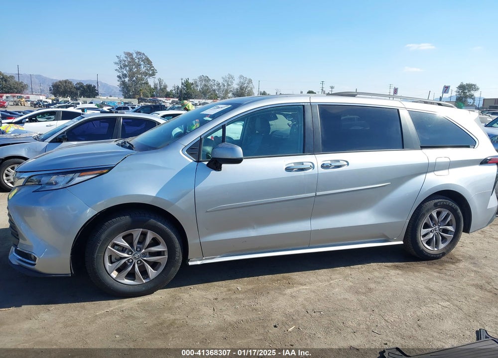 2022 TOYOTA SIENNA XLE VIN: 5TDJRKEC5NS098147