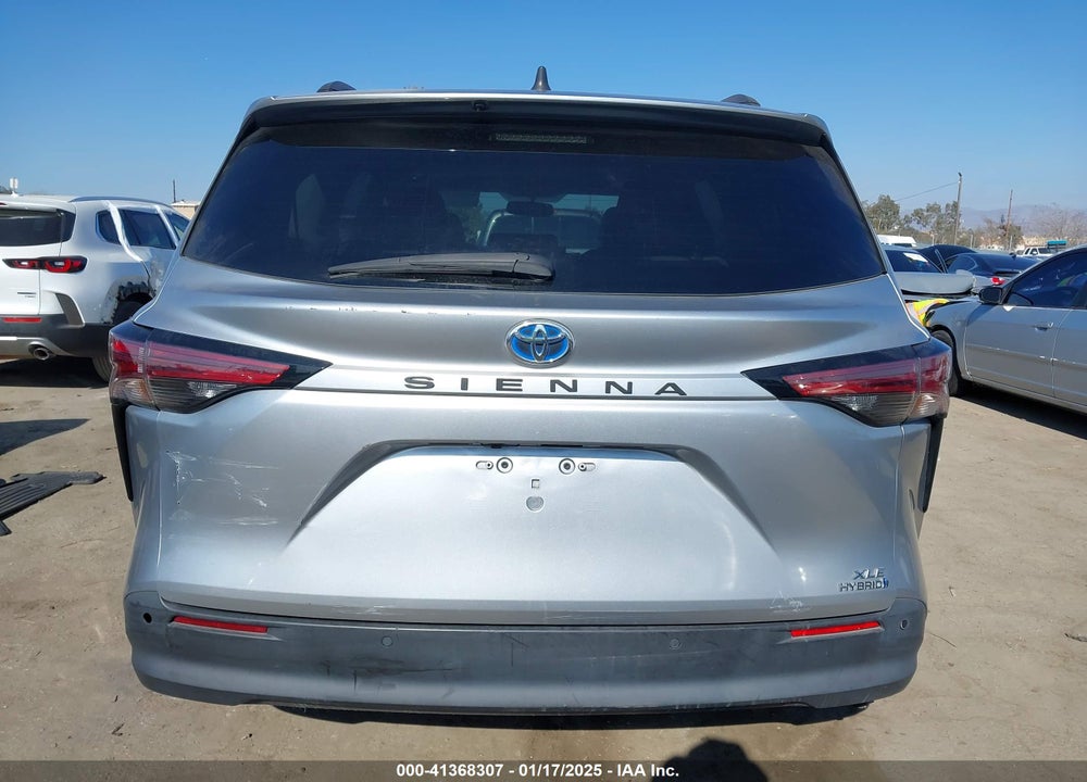 2022 TOYOTA SIENNA XLE VIN: 5TDJRKEC5NS098147