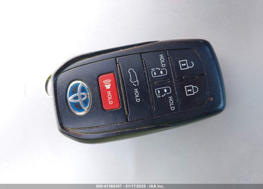 2022 TOYOTA SIENNA XLE VIN: 5TDJRKEC5NS098147