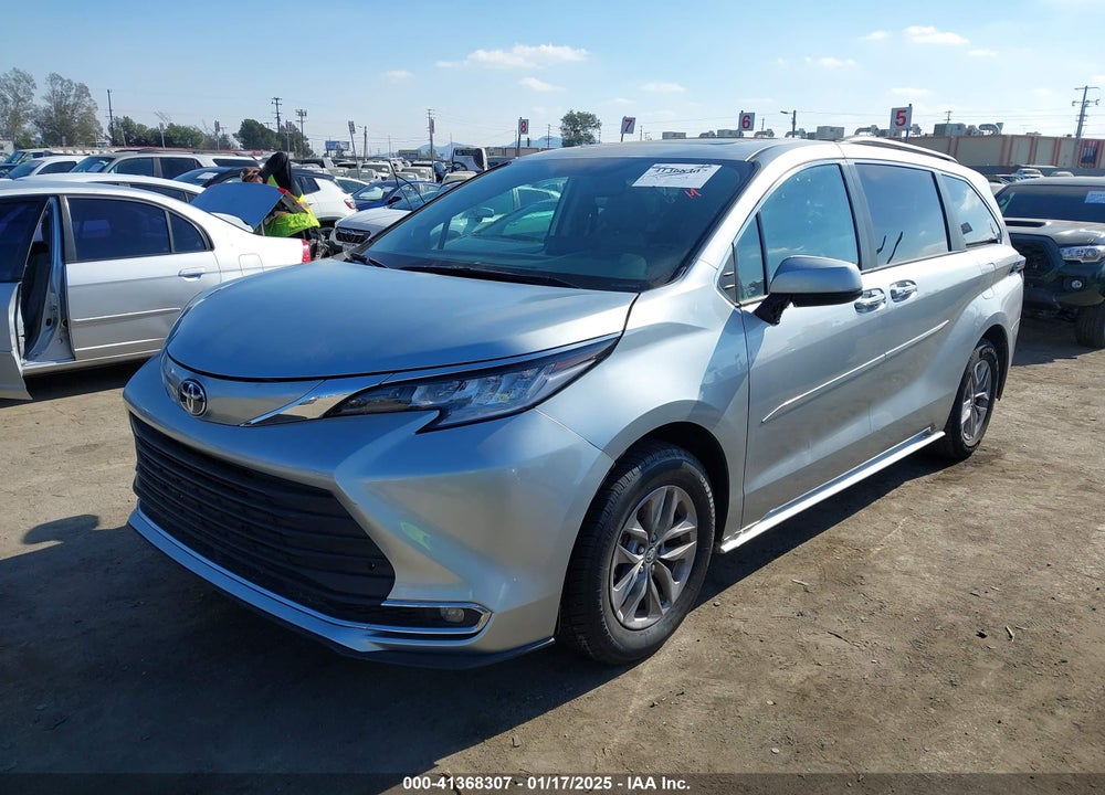 2022 TOYOTA SIENNA XLE VIN: 5TDJRKEC5NS098147