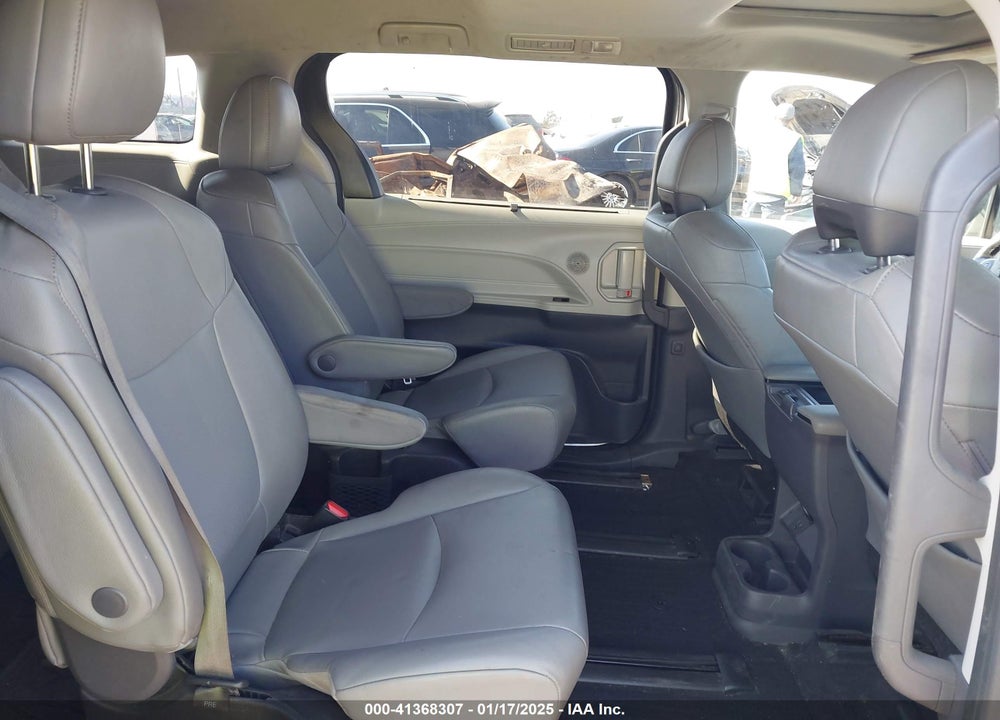 2022 TOYOTA SIENNA XLE VIN: 5TDJRKEC5NS098147