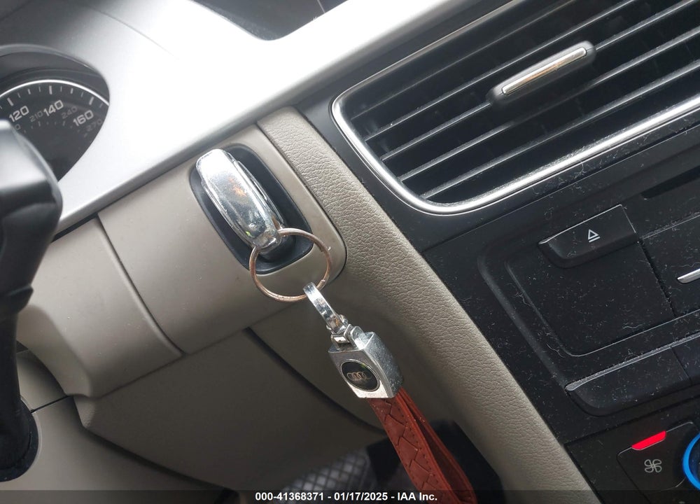 2010 AUDI A4 2.0T PREMIUM VIN: WAUWFAFL0AA145998