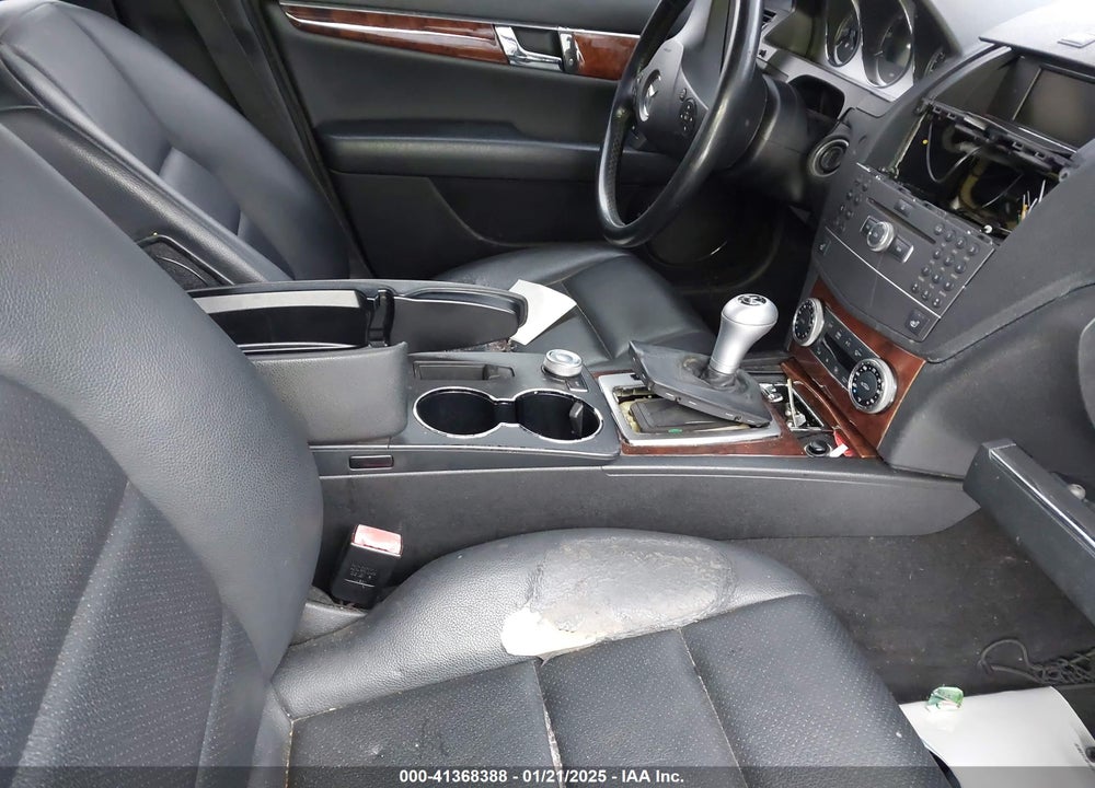 2011 MERCEDES-BENZ C CLASS VIN: WDDGF8BB1BR147328