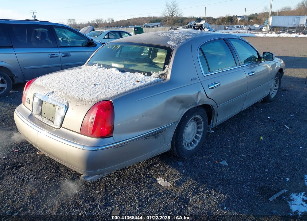 2000 LINCOLN TOWN CAR EXECUTIVE VIN: 1LNHM81W3YY938415