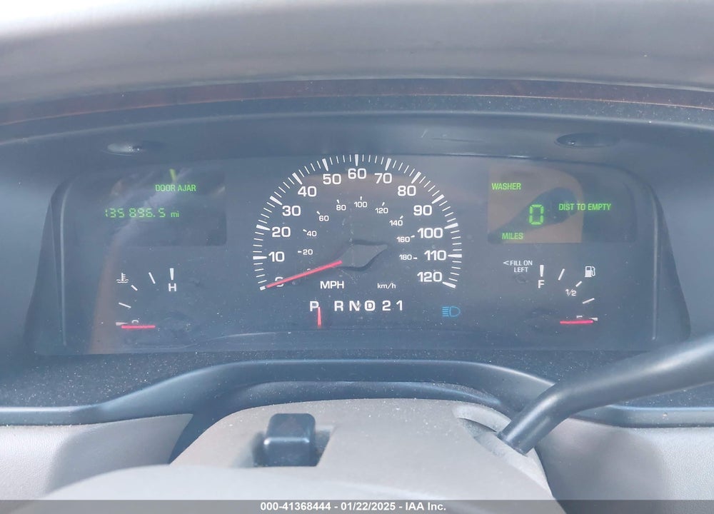 2000 LINCOLN TOWN CAR EXECUTIVE VIN: 1LNHM81W3YY938415