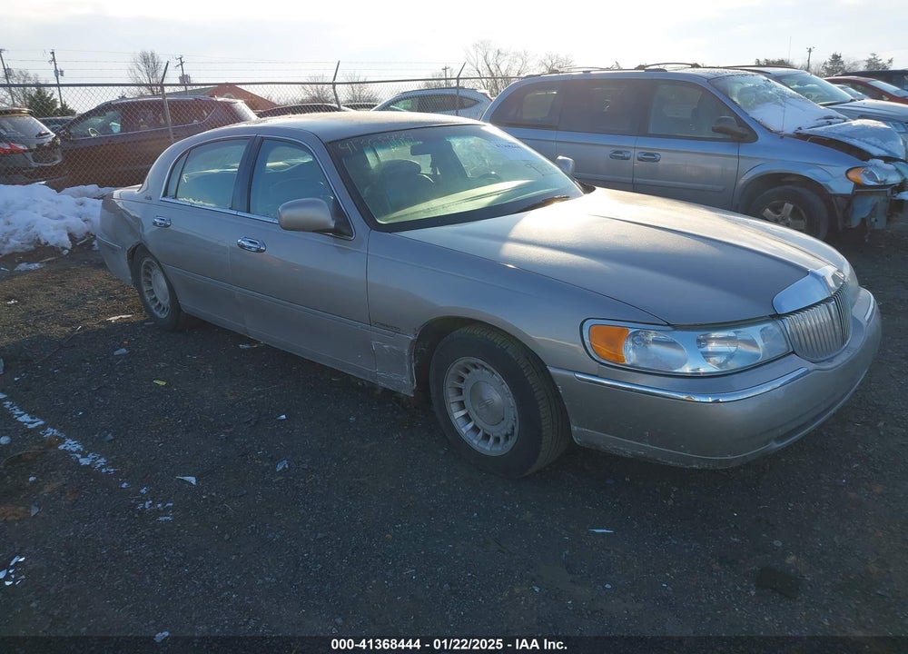 2000 LINCOLN TOWN CAR EXECUTIVE VIN: 1LNHM81W3YY938415
