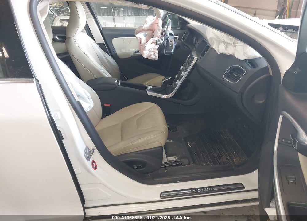 2016 VOLVO S60 VIN: YV126MFK1G2414159
