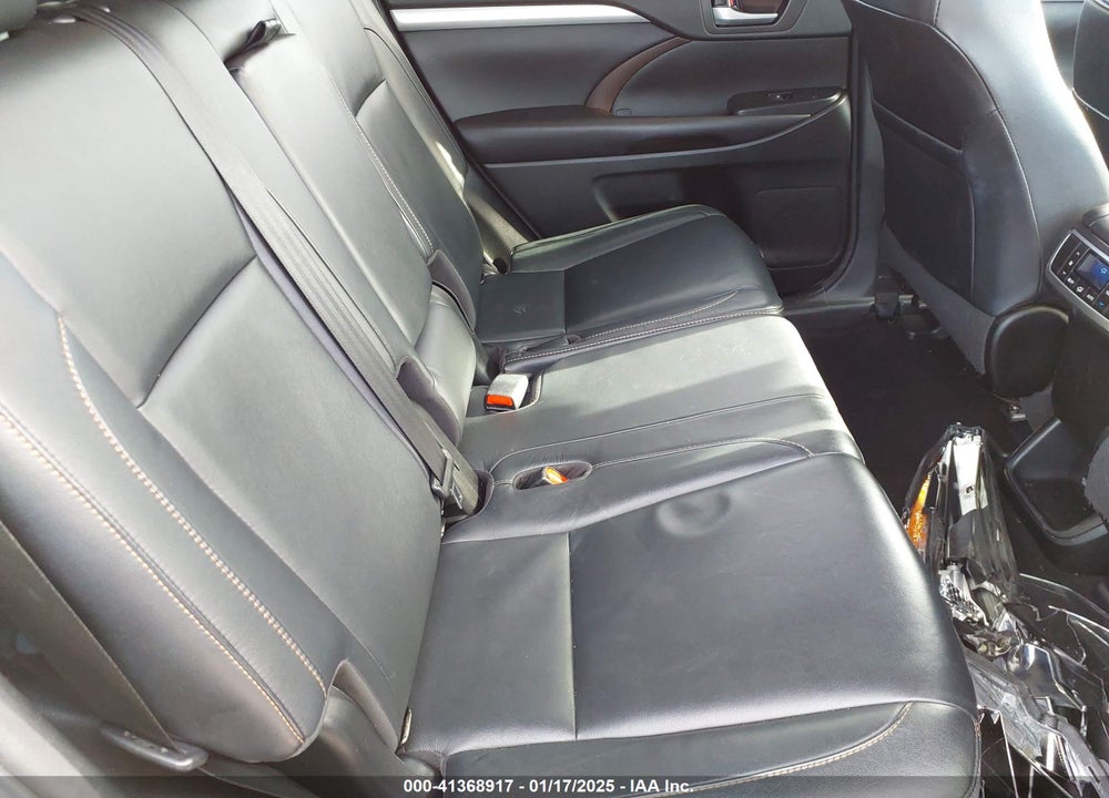 2017 TOYOTA HIGHLANDER XLE VIN: 5TDJZRFH6HS446304