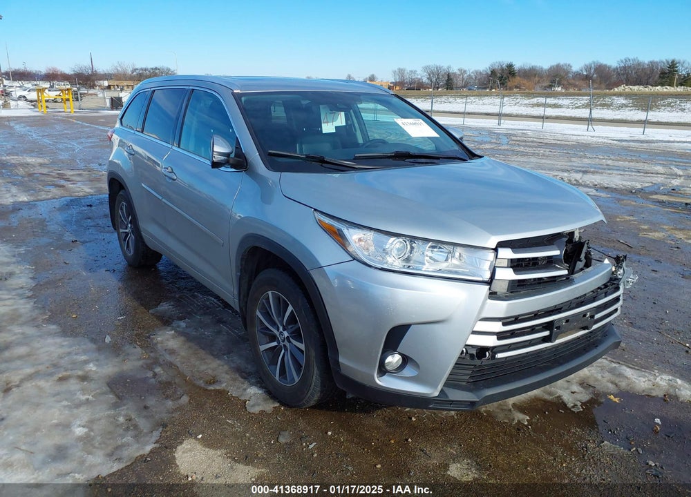 2017 TOYOTA HIGHLANDER XLE VIN: 5TDJZRFH6HS446304