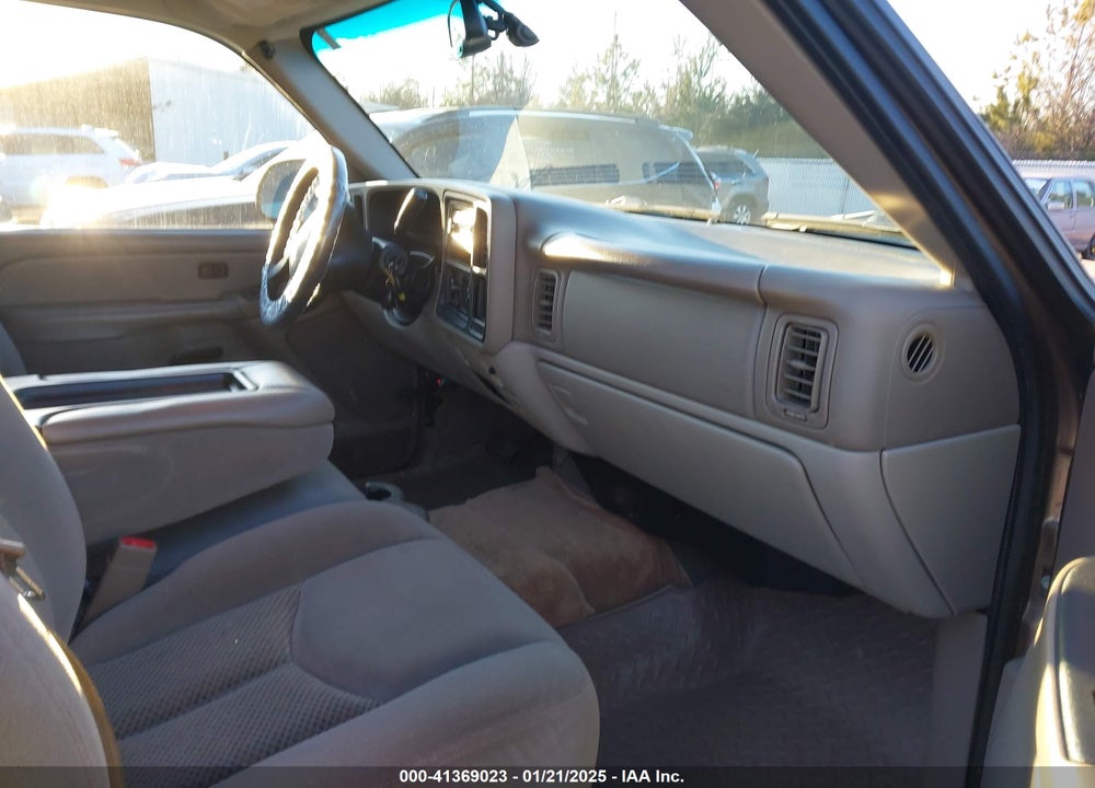 2004 CHEVROLET TAHOE LS VIN: 1GNEC13V24R119526