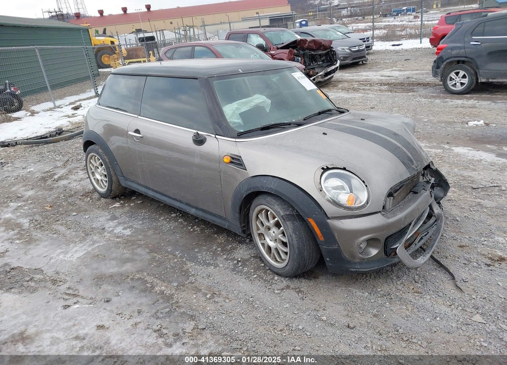 2013 MINI HARDTOP COOPER VIN: WMWSU3C56DT373292