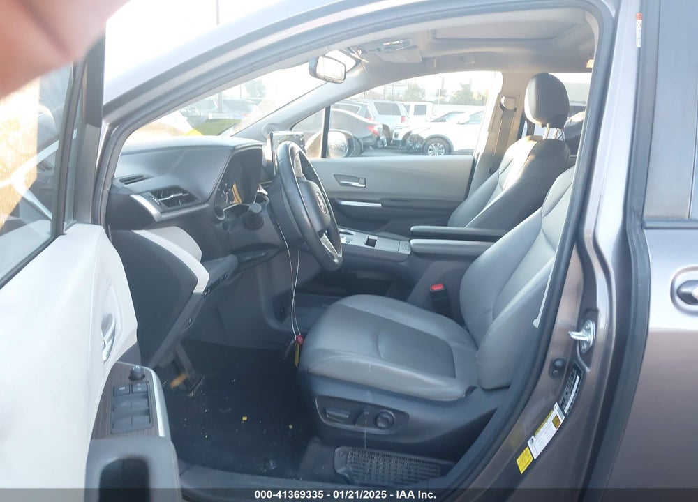 2022 TOYOTA SIENNA XLE VIN: 5TDJRKEC4NS091061