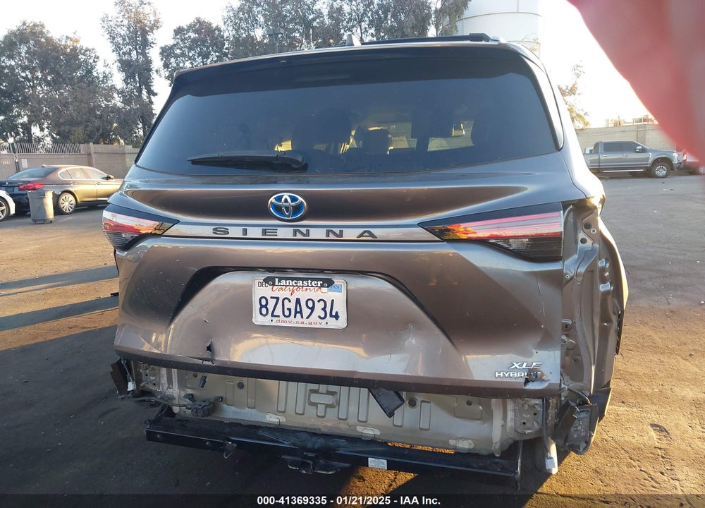 2022 TOYOTA SIENNA XLE VIN: 5TDJRKEC4NS091061