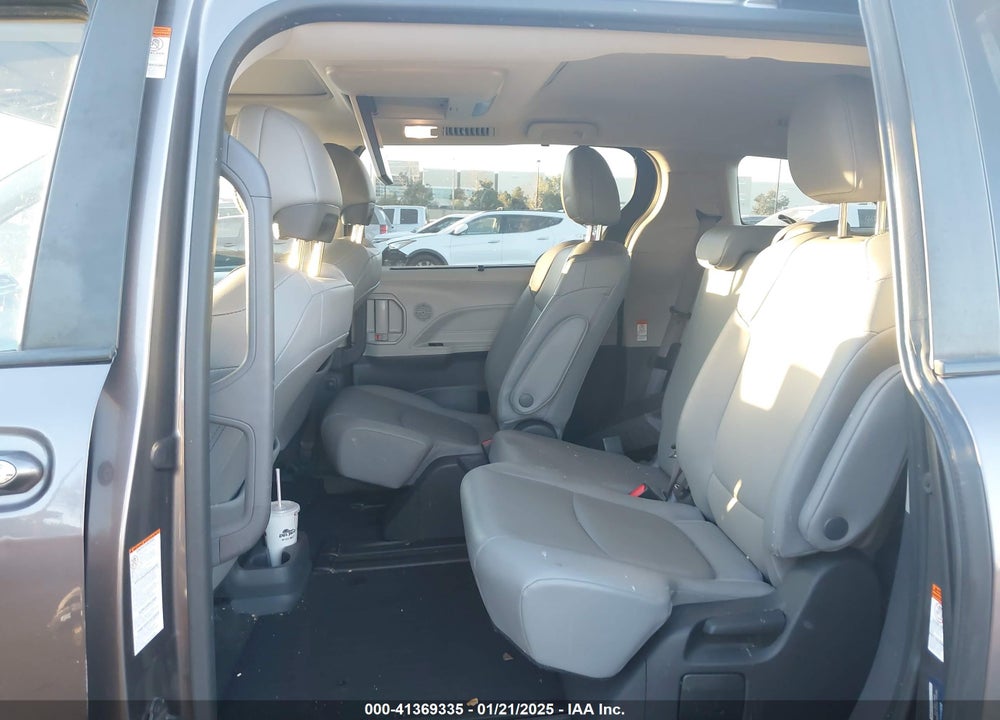 2022 TOYOTA SIENNA XLE VIN: 5TDJRKEC4NS091061